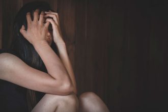 Ενδοοικογενειακή βία: Πώς κατάφερε η 32χρονη να ξεφύγει μαζί με τα 5 παιδιά της από το σπίτι-κολαστήριο του συντρόφου της – Τον γνώρισε μέσω διαδικτύου