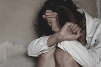 Καταγγελία φρίκης από 25χρονη για βιασμό από τον πατριό της - Συνελήφθη ο 52χρονος