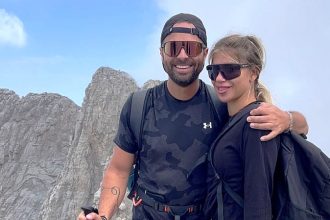 Ο Ηλίας Βρεττός ανέβηκε στον Όλυμπο μαζί με τη σύζυγό του