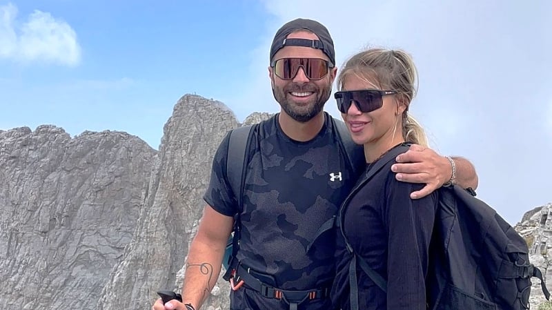 Ο Ηλίας Βρεττός ανέβηκε στον Όλυμπο μαζί με τη σύζυγό του