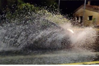 Θεσσαλία: Πλημμύρισαν σπίτια και δρόμοι, έπεσαν δένδρα, 55 κλήσεις δέχθηκε η Πυροσβεστική λόγω της κακοκαιρίας