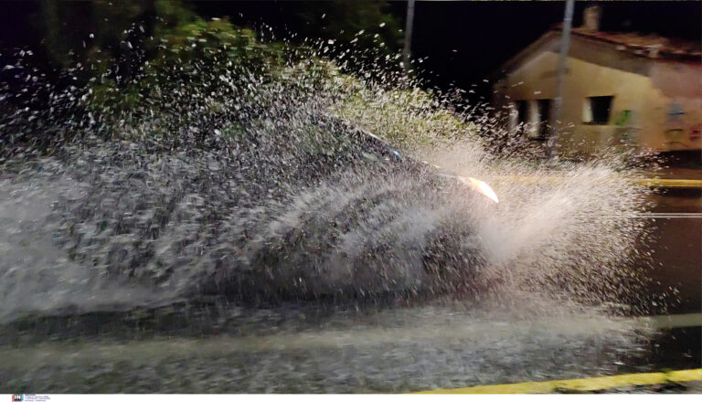 Θεσσαλία: Πλημμύρισαν σπίτια και δρόμοι, έπεσαν δένδρα, 55 κλήσεις δέχθηκε η Πυροσβεστική λόγω της κακοκαιρίας