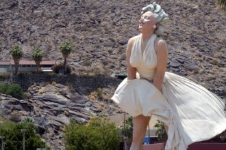 Γιγάντιο άγαλμα της Μέριλιν Μονρόε θα μεταφερθεί μετά από χρόνια διαμάχης