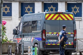 Γαλλία: 33χρονος Αλγερινός με νόμιμη άδεια παραμονής ύποπτος για την επίθεση στη συναγωγή