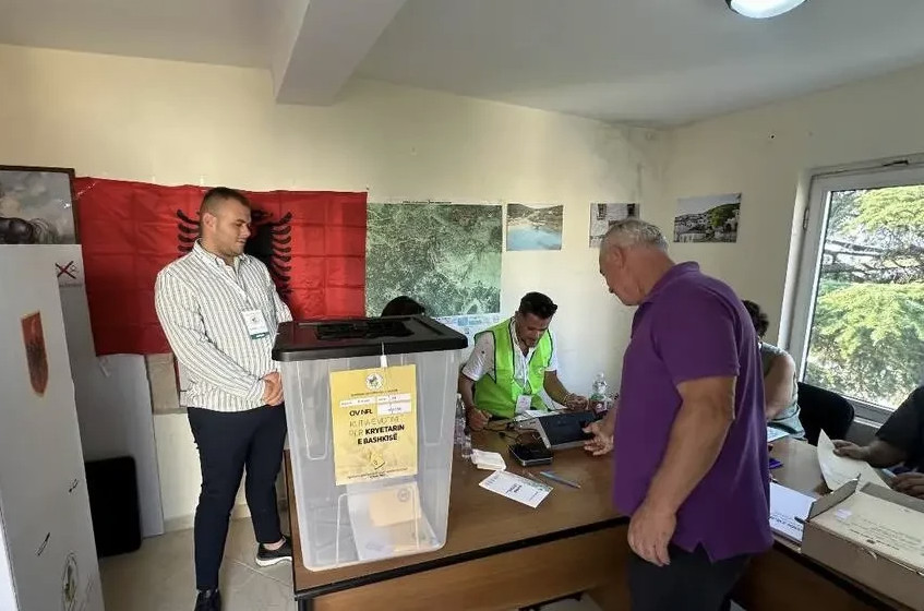 Χειμάρρα: Σε εξέλιξη οι επαναληπτικές εκλογές – Καταγγελίες για νοθεία και εξαγορά ψήφων από την πλευρά Μπελέρη