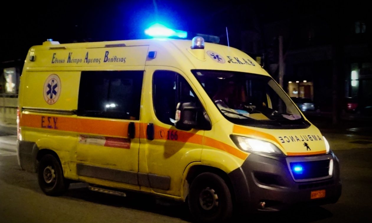 Τούμπαρε αυτοκίνητο στις Τρεις Γέφυρες στο ύψος του Κηφισού – Δύο τραυματίες