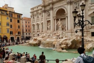 Εισιτήριο για τους τουρίστες στο Φοντάνα ντι Τρέβι εξετάζουν οι αρχές στη Ρώμη