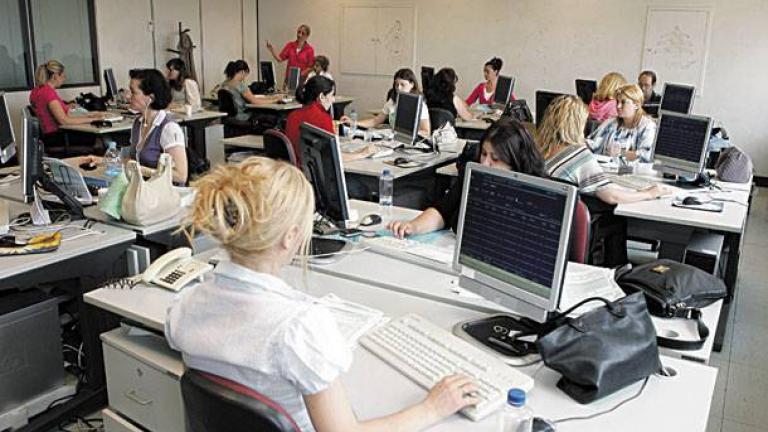 Μπόνους: Δύο μισθοί σε 30.000 υπαλλήλους Δημοσίου και ΟΤΑ