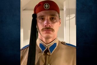 Γιώργος Τσιούλος: Νιώθεις τρομερό δέος ως εύζωνας – Δεν μπόρεσα να συγκρατήσω τα δάκρυά μου