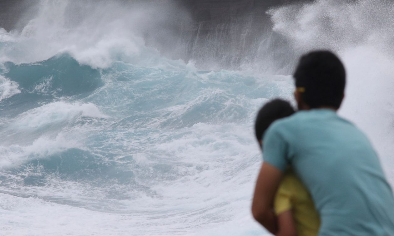 Κίνα: «Σούπερ τυφώνας» αφήνει πίσω του δύο νεκρούς και εκατό σχεδόν τραυματίες