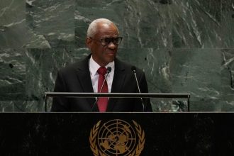 Γκάφα ολκής από τον πρόεδρο της Αϊτής - Τα έκανε ...μούσκεμα στη Γενική Συνέλευση του ΟΗΕ ΦΩΤΟ