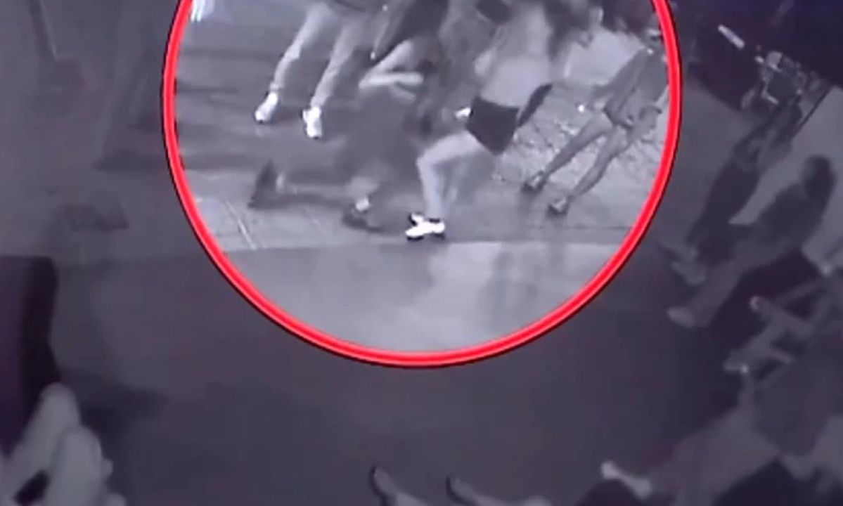 Ξεκίνησε " διαδικτυακός πόλεμος" μετά τον ξυλοδαρμό της 14χρονης - «Πείτε συλλυπητήρια στους γονείς της, έχει ήδη πεθάνει»