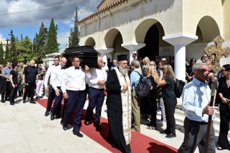 Ντίνος Καρύδης: Θλίψη στην κηδεία του ηθοποιού