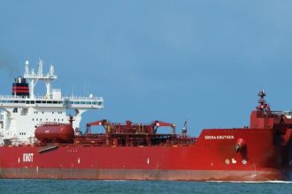 Παύλος Βαρδινογιάννης: Πρώτη δημόσια έξοδος με τη νέα γοητευτική συνοδό του – Η ανανεωμένη του εικόνα