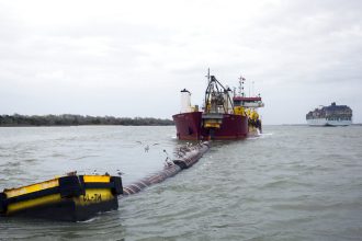 Το σχέδιο των ΗΠΑ για να αποκλείσει Κίνα και Ρωσία από την κατασκευή και λειτουργία υποθαλάσσιων αγωγών δεδομένων