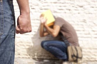 Παγκράτι: Συμπλοκή ανηλίκων έξω από σχολείο – Δύο τραυματίες