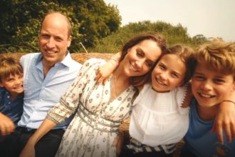 Κέιτ Μίντλετον: "Τελείωσα με τις χημειοθεραπείες" - Όλη η οικογένεια μια αγκαλιά στις διακοπές!