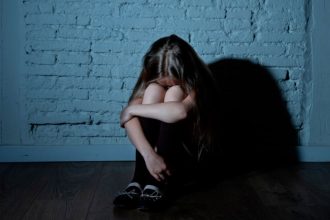 Μητέρα κατήγγειλε ότι ο 44χρονος σύντροφος της αδελφής της ασέλγησε στην 9χρονη κόρη της