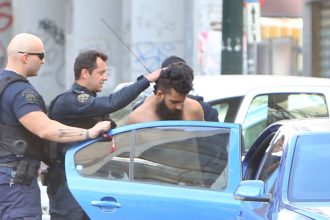 Τέλος στο θρίλερ στην Αχαρνών - Άντρες της ΕΚΑΜ συνέλαβαν τον Παλαιστίνιο