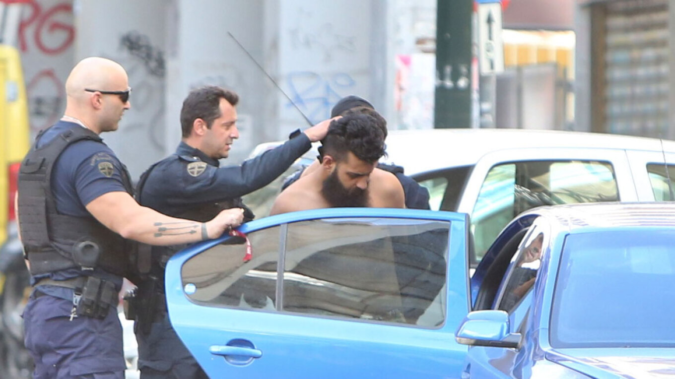 Τέλος στο θρίλερ στην Αχαρνών - Άντρες της ΕΚΑΜ συνέλαβαν τον Παλαιστίνιο