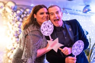 Δανάη Μπάρκα για Άρη Καβατζίκη: Είναι ένα μικρό πανέξυπνο παιδί φυλακισμένο στο σώμα ενός ενηλίκου