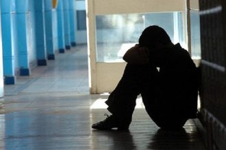 Θύμα ομαδικού ξυλοδαρμού μια 14χρονη - Έπεσε λιπόθυμη και προσπάθησαν να την γδύσουν - Συνελήφθησαν γονείς και μαθητές