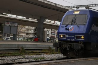 Λιβαδειά: «Η μισή μου πλευρά ήταν έξω», διηγείται η 38χρονη που πιάστηκε στην πόρτα του τρένου