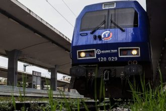 Λιβαδειά: Τρένο έσερνε γυναίκα που είχε πιαστεί στις πόρτες