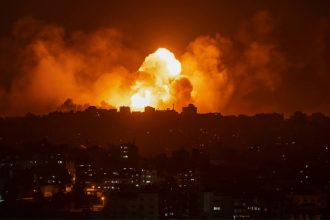 "Βράζει" η Μέση Ανατολή: Αεροπορικές επιδρομές του Ισραήλ στον Λίβανο που εκτοξεύει δεκάδες ρουκέτες σε στρατιωτικές εγκαταστάσεις - ΒΙΝΤΕΟ