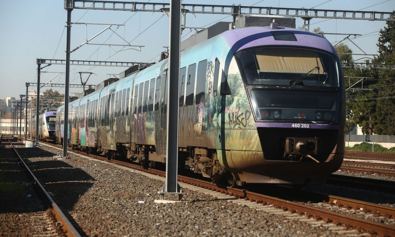 «Τι κάνεις; Εγώ έχω ξεκινήσει, σταμάτα» - Πώς αποφεύχθηκε η σύγκρουση τρένων στους Αγίους Αναργύρους