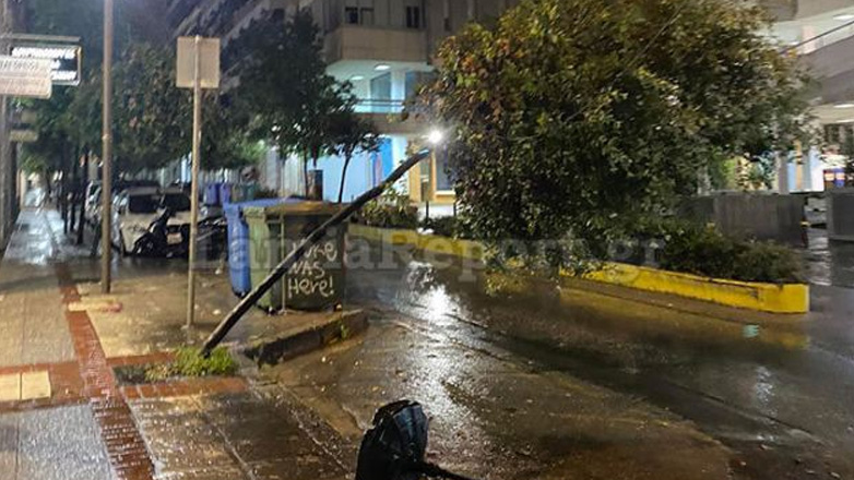 Μπουρίνι έπληξε τη Λαμία και τη Φθιώτιδα – Έπεσαν δέντρα