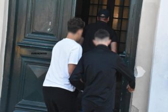 Προφυλακίστηκε ο 17χρονος με την φαλτσέτα που του άρεσε ...να ξυρίζει