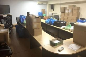 «Βάλε τα κουπόνια σε μαύρες σακούλες και πέτα τες μακριά»: Οι διάλογοι των γιατρών και φαρμακοποιών που εξαπατούσαν τον ΕΟΠΥΥ - 17 συλλήψεις