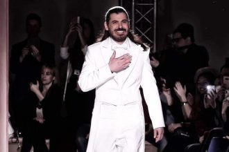 Ερωτόκριτος: Ληστές εισέβαλαν στο διαμέρισμα του σχεδιαστή μόδας και τον απείλησαν με όπλο