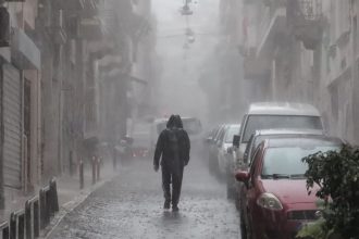 Αλλάζει το σκηνικό του καιρού: Μπόλικες βροχές μέχρι την Παρασκευή - "Ζακέτα να πάρεις"