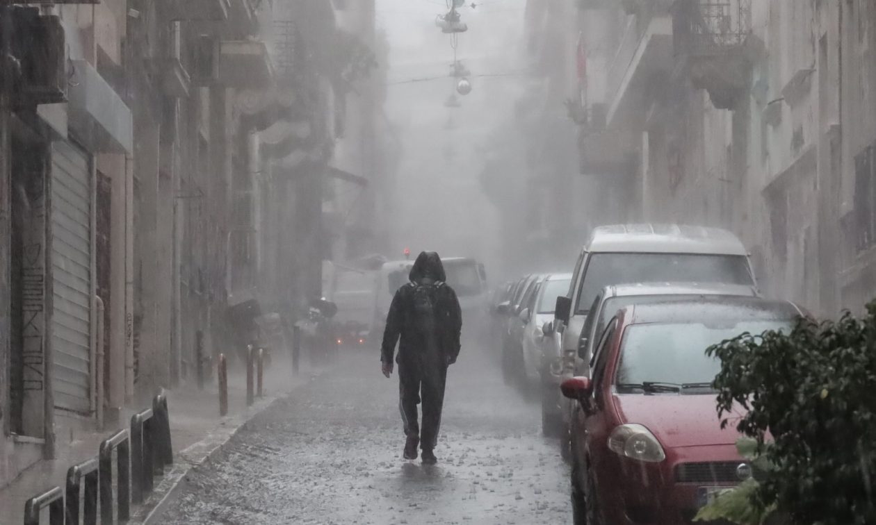 Αλλάζει το σκηνικό του καιρού: Μπόλικες βροχές μέχρι την Παρασκευή - "Ζακέτα να πάρεις"