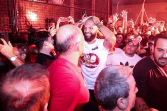 Χαμός στο Ελ. Βενιζέλος από οπαδούς του Ολυμπιακού για τον Εβάν Φουρνιέ ΒΙΝΤΕΟ