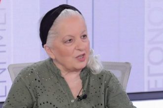 Αντέδρασε η Ελένη Γερασιμίδου: «Με αποκάλεσε «Η Γιαγιά με τη δεξιά τσέπη», η γιαγιά ζει με το καμένο σπίτι και τη σύνταξή της»