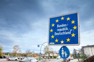 Πολωνία: «Μη φιλική» η απόφαση της Γερμανίας για το μεταναστευτικό, λέει η Βαρσοβία