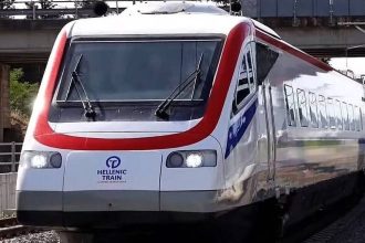 Τρένο προσέκρουσε σε πεσμένα δέντρα - Παραλίγο τραγωδία