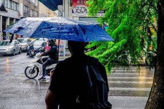 "Βίαιη μεταβολή του καιρού" με κατακόρυφη πτώση της θερμοκρασίας - Πού θα εκδηλωθούν επικίνδυνες καταιγίδες