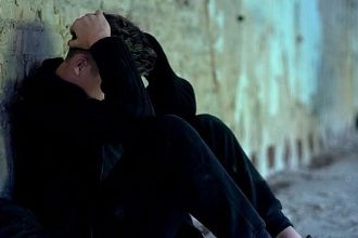 Νεαροί παγίδευσαν 16χρονο μέσω social media και τον ξυλοκόπησαν