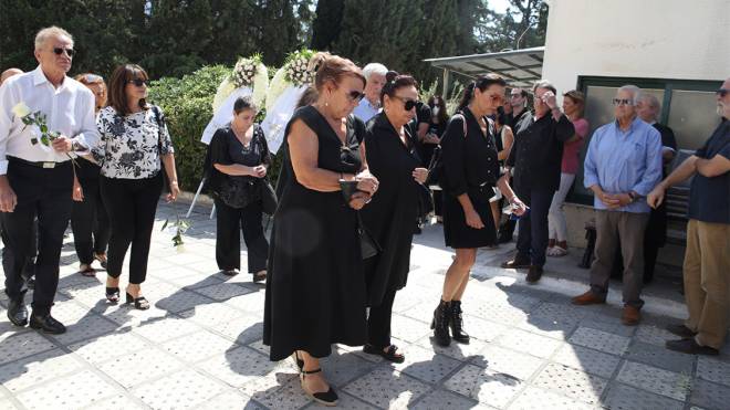 Δάνης Κατρανίδης: Συγκίνηση στην κηδεία του ηθοποιού (ΦΩΤΟ-ΒΙΝΤΕΟ)