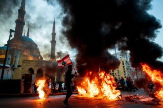 Το Ισραήλ κλιμακώνει τις επιθέσεις κατά της Χεζμπολάχ - Ανησυχία για την απάντηση του Λιβάνου μετά και τον θάνατο του Ακίλ