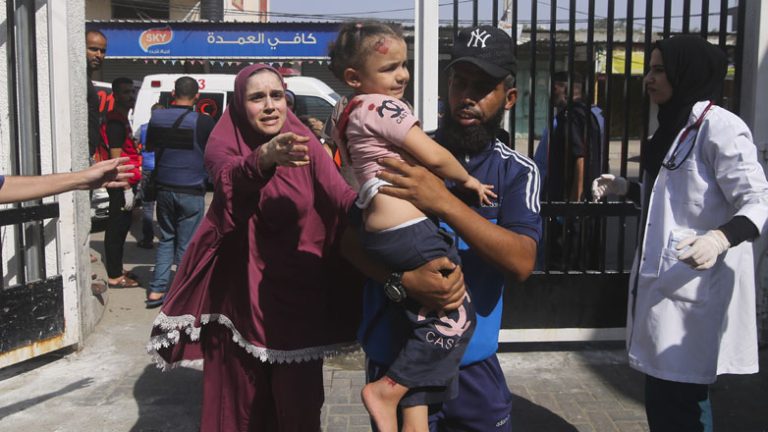 Λίβανος: Σχεδόν μισό εκατομμύριο εκτοπισμένοι – Το Ισραήλ αποδεκατίζει τη Χεζμπολάχ