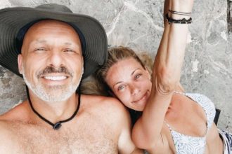 Ζέτα Μακρυπούλια - Νίκος Μουτσινάς: Διακοπές με σκάφος στην Πάτμο λίγο πριν από την έναρξη της νέας τηλεοπτικής σεζόν