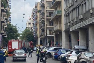 Άνδρας απειλεί να ανατινάξει τετράγωνο στην Αχαρνών - Εκκενώθηκε το Υπουργείο Αγροτικής Ανάπτυξης (ΦΩΤΟ)