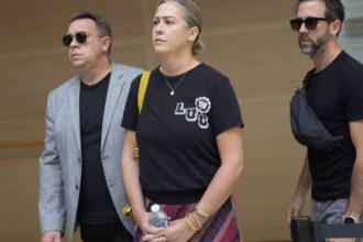 Γαλλία – Κατέθεσε η κόρη της Ζιζέλ Πελικό: «Ο πατέρας μου με νάρκωσε και με φωτογράφισε γυμνή χωρίς να το ξέρω»