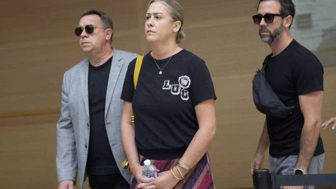 Γαλλία – Κατέθεσε η κόρη της Ζιζέλ Πελικό: «Ο πατέρας μου με νάρκωσε και με φωτογράφισε γυμνή χωρίς να το ξέρω»