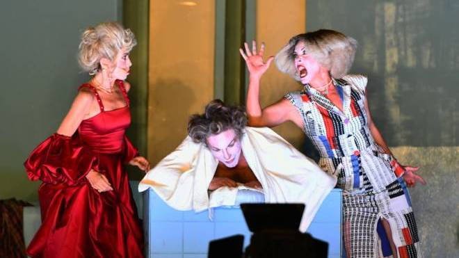 Ένας “Κατά φαντασίαν ασθενής” καταγγελτικός και ανελέητος φιλοξενήθηκε στο Διεθνές Φεστιβάλ Πάτρας (ΦΩΤΟ)